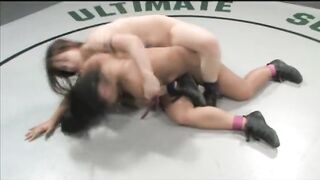 Naked gilrs catfighting - winner gets the cunt