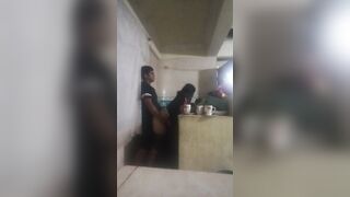 Sirvienta follada en la Cocina (mi esposa casi nos descubre)