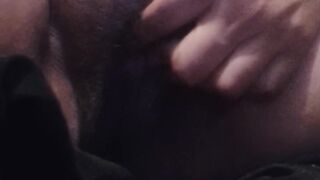 Masturbándome pensando en mi vecino