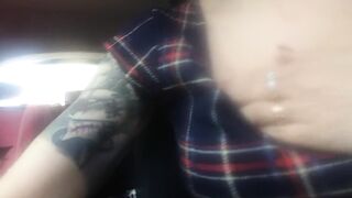 cercando di fottermi, in macchina...