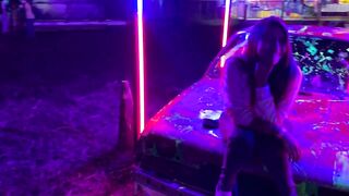 Mostrando las tetas en publico