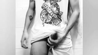 (POLLA GRANDE) Jugando Con Mi Verga En El Baño 25Cm - Brayan Ospina