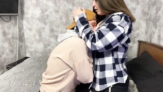 A real lesbo pair bangs to climax