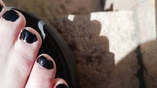 Real smutty toe nail polishing ????
