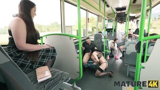 MATURE4K. SCREW ME IN THE BUS!