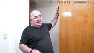 Delivery sexy couldn't resist giving up his booty and getting a valuable anal creampie