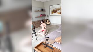 Gostosa se exibindo pra câmera