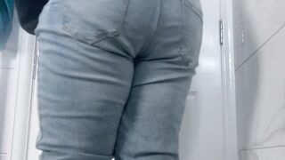 Despairing to pee but the washroom was occupied - Couldn't hold it!