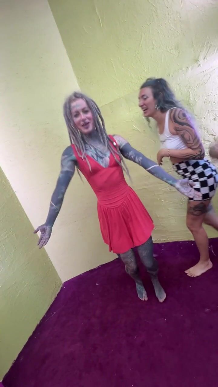 Behind the Scenes Fuckfest – 4 Cuties Drop to Their Knees for the Fortunate Camera Dude 
