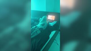 LARGE BOOTY EBONY GOLDEN-HAIRED CHASES GAME AND CUM FAST