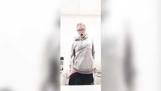 Check out the rest on onlyfans ???? did this guy touch me or not?