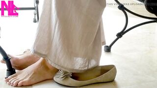 Ballet Flats Shoeplaying on Barefoot