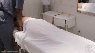 Legit massage client gets a pleased ending