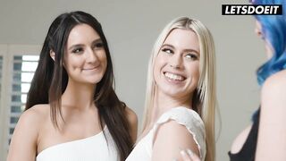 Eliza Ibarra Catches Curvy Blue Haired Beauty Making Out With Golden-haired... Lesbo Three-some Breaks Out