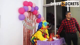 I SCREW THE CLOWN WITH THE BIGGEST THICK WANG AT MY BIRTHDAY PARTY.