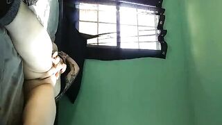 Punk beauty makes herself cum