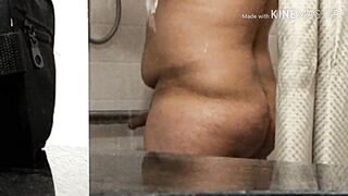 Hunk Hitchhiker masturbates in shower