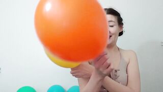Gypsy Dolores plays with balloons, laughable attempt on a balloon fetish clip