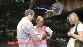 Blasen im Dirndl