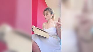 Smoke & Reading: Chill and Reflective Vibes