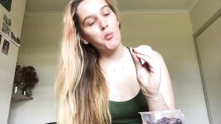 hawt beauty eats olives with PITS
