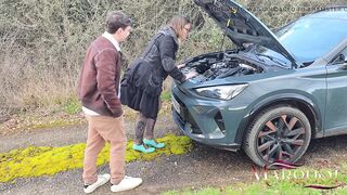 Broken Down on a Country Road - This chab Eats My Vagina and Then Bangs Me on the Hood and in the Trunk