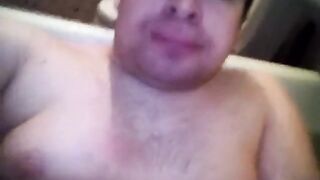 Артем сосет сам себе дрочит ногами лижет ноги в ванной self suck autofellatio self footjob