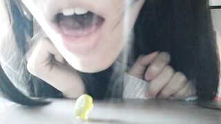 Giantess uses her throat to play with tinys