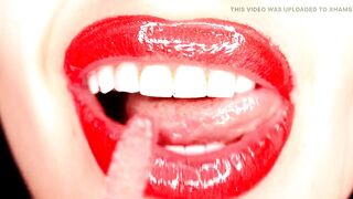 4K Applying lip gloss & smokin' & spit fetish