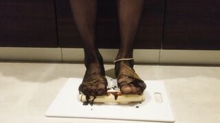 Banana Splits and Pantyhosed Feet