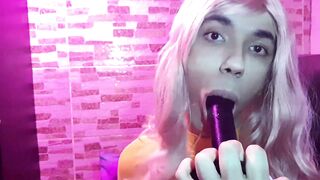 DROOLING SALIVA ALL OVER THE LARGE SEX TOY