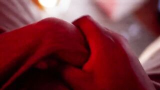 POV Etudiant excité se branle sa grosse bite et éjacule partout