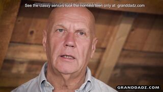 teen gets lascivious when this chab sees older man cleaning
