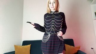 Поиграй со своими яйцами и членом для меня JOI CBT Femdom