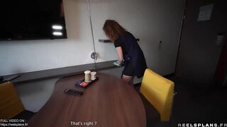 Une femme de ménage française mother I'd like to fuck au cul parfait, surprise en teach de se masturber et Défoncée en anal par un client de l'hôtel !!!