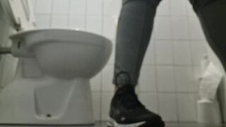 TOWN BATH COMPILATION: Nicoletta, Pee and Farts on the Public Restroom Voyage