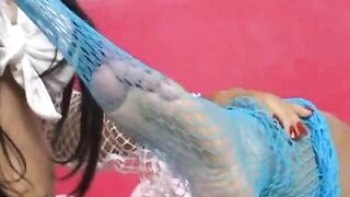 Lesbo foot banging joy!