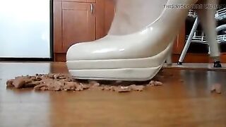 Crushing and trampling food