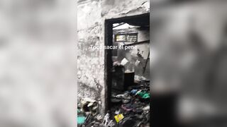 exhibicionismo en un lugar abandonado