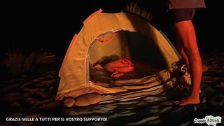 -MIA MOGLIE È IN TENDA VIENI A SCOPARLA?-Vero sconosciuto troia three-some PARTICULAR 10K ISCRITTI
