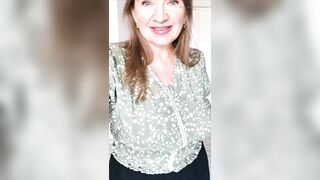 Hawt mother I'd like to fuck with Large Natural Melons Shake 'em