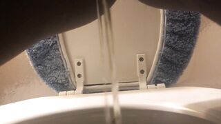 Peeing in the throne room and oozing snatch