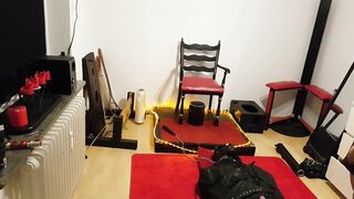 Curvy Dominant-bitch Delivers Facesitting to Her Leather Thrall