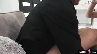 Sugarbaby shows her appreciation by banging her large wang sugardaddy