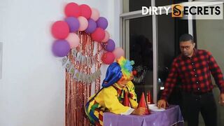 THE MAN IN THE CLOWN SUIT AT MY BIRTHDAY TURNED OUT TO HAVE A BIGGEST DICK SO I SCREWED HIM