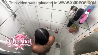DUDS SEXY TAKING A SHOWER AND SHOWING OFF HAIR CARE AND HER BALD TWAT