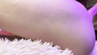 Squishy and soaked cunt of Beauty in pink asking for watching video