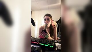 sissy beauty sucks off large bbc sextoy live on stream