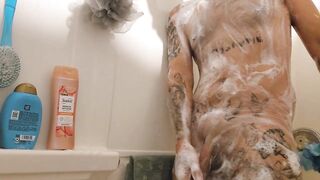 NEW SHOWER VIBES AND MEATY HUNK CUMSHOT