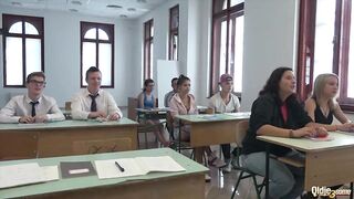 College students bang their professor in class in front of colleagues